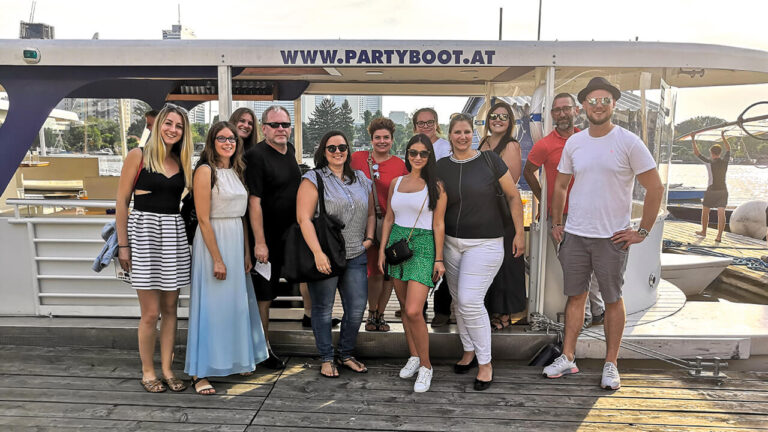 Nicht vor 13 Jahren und auch nicht vor 14 Jahren, sondern vor genau 15 Jahren war die Geburtsstunde der Purpur Media. Und genau dieses Jubiläum haben wir zum Anlass genommen, um es uns im Rahmen einer kleinen Feier einmal so richtig gut gehen zu lassen.